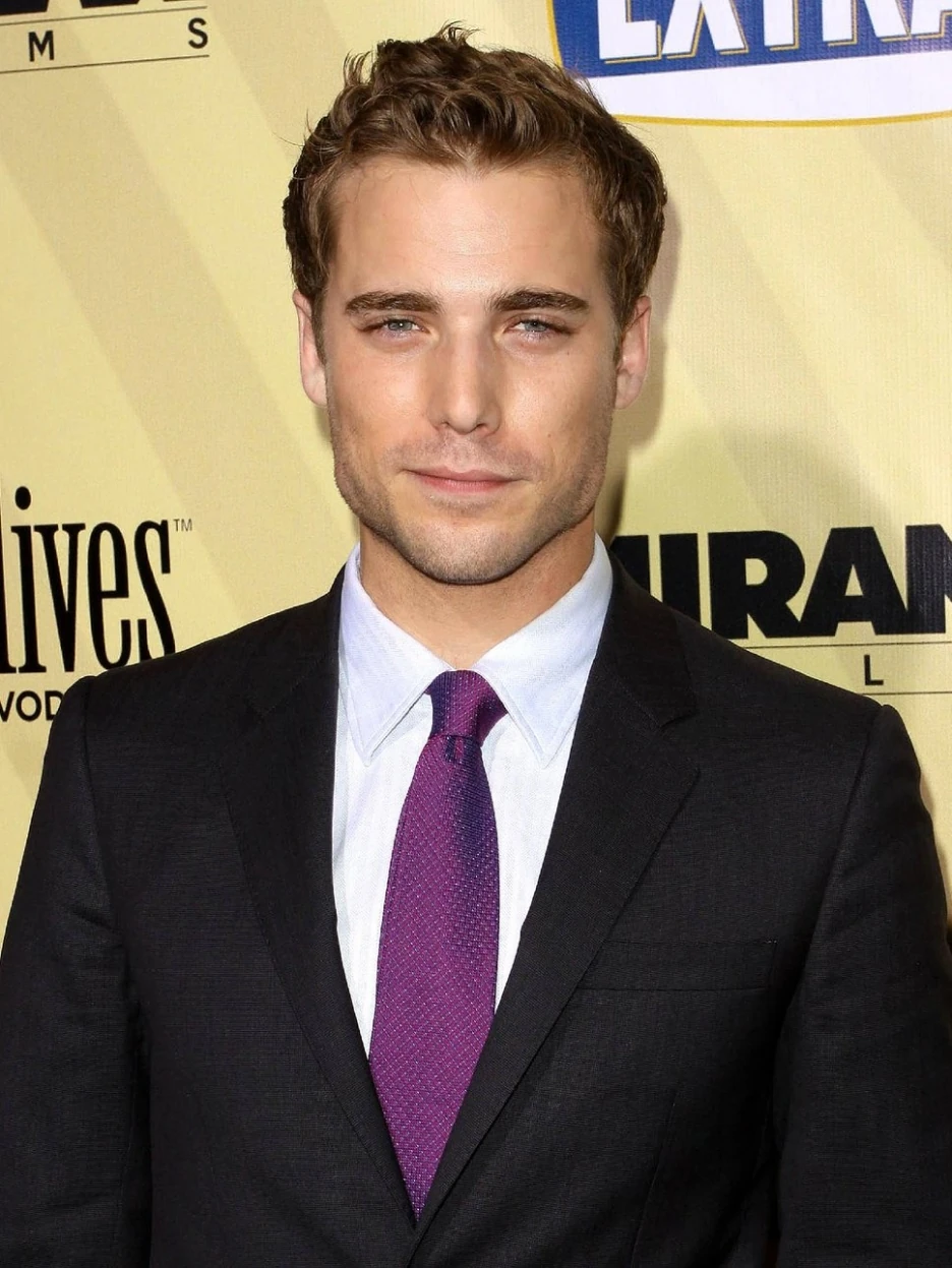 Dustin Milligan | 90210 USA Wiki | Fandom powered by Wikia