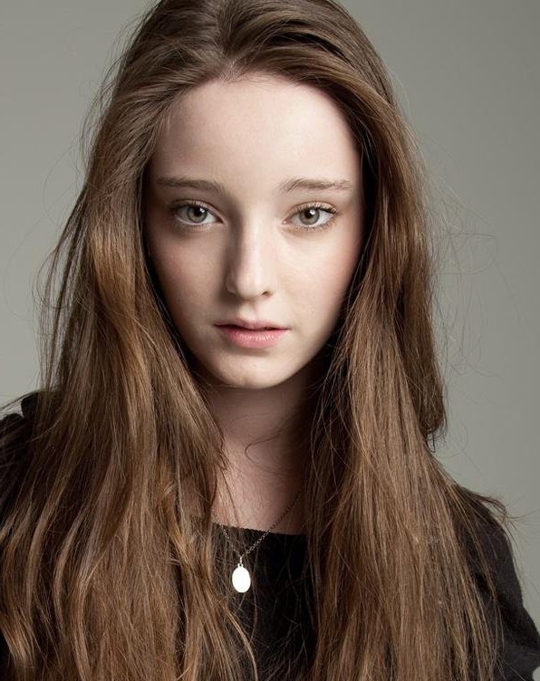 Emma Dumont Emma Dumont