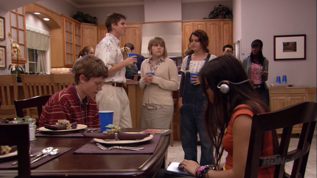 File:2x09 Burning Love (59).png