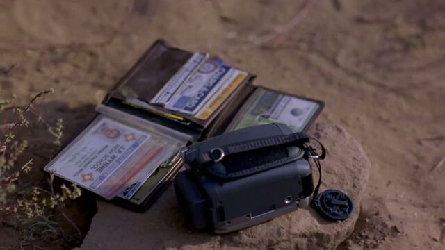 File:1x02 - Walt's wallet.jpg
