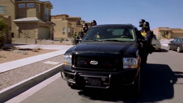 File:1x01 - DEA bust.jpg
