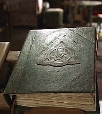 http://vignette3.wikia.nocookie.net/charmed/images/3/31/Bookofshadows_2.jpg/revision/latest?cb=20110418003109