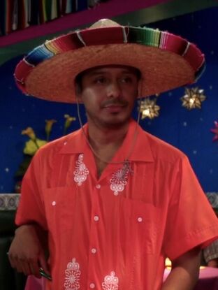 File:Señor Kevin's Waiter.jpg
