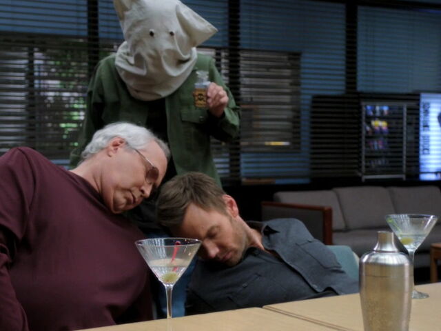 File:3x05-Pierce Jeff poisoned.jpg
