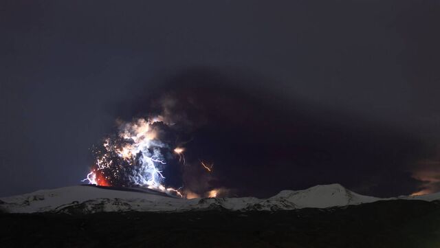 File:Ss-100419-volcano-lightning-06 ss full.jpg