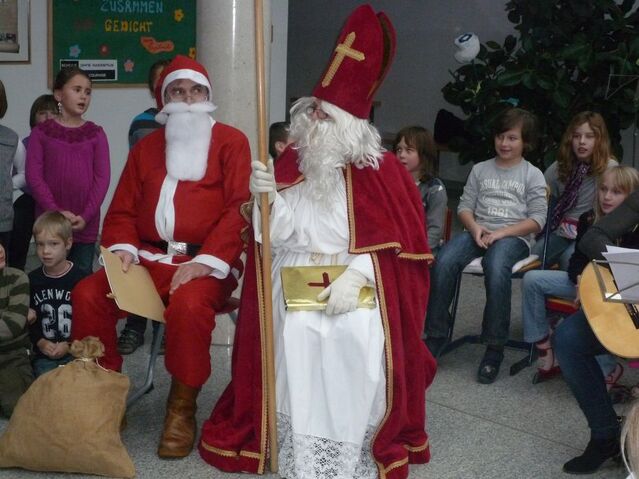 Datei:Nikolaus & Weihnachtsmann.jpg
