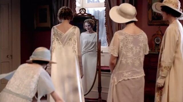 File:Ediths-dress.jpg