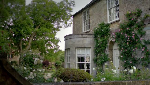 File:Crawley House.jpg