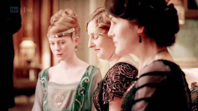 File:Downtonabbey2x01-2.png