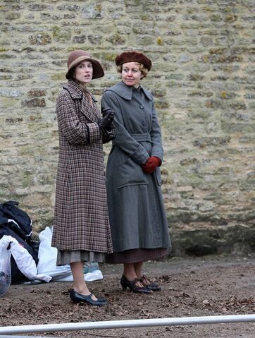 File:Downton-Abbey-Season-4-filming-downton-abbey-33768146-500-662-1-.jpg