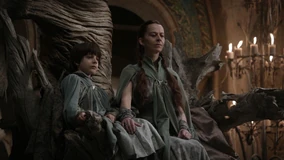 Lysa wraps her sleeve around Sweetrobin.jpg (165 KB) Lysa wraps her sleeve around Sweetrobin