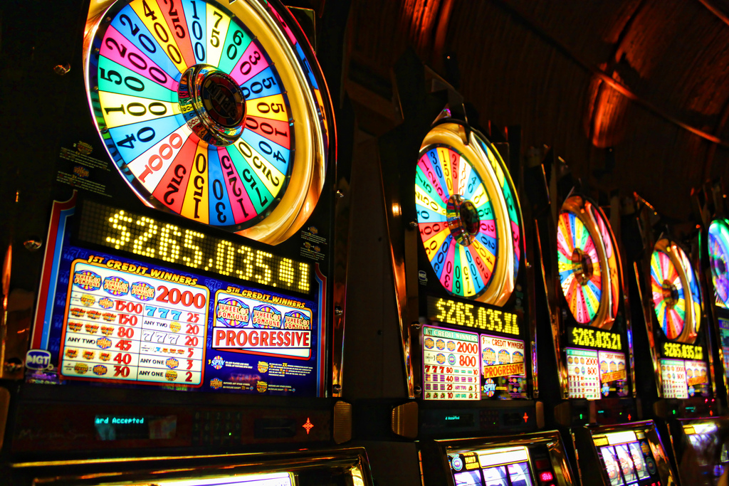 play wheel of fortune slot machine