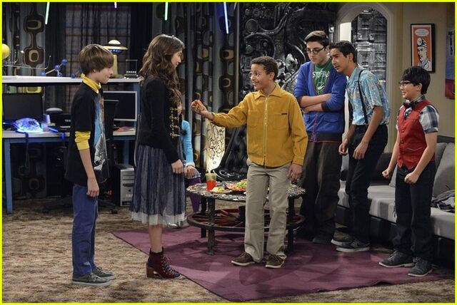 girl meets world girl meets money preview Girl meets money 23m lucky fans join onscreen besties rowan blanchard and sabrina carpenter for a behind-the-scenes look at the world of girl meets world. girl meets world girl meets money preview Girl meets money 23m lucky fans join onscreen besties rowan blanchard and sabrina carpenter for a behind-the-scenes look at the world of girl meets world.