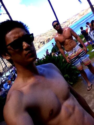 File:Harryshumjrshirtlessyall.jpg