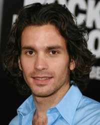 Santiago Cabrera