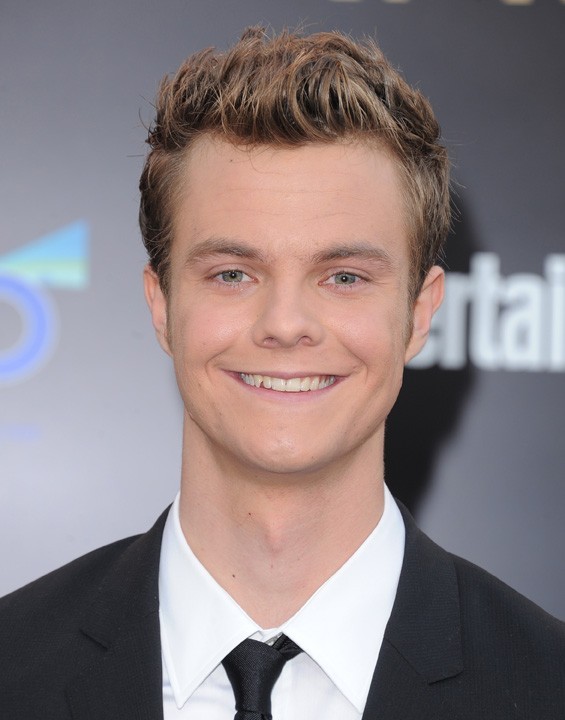 Classify the American actor Jack Quaid