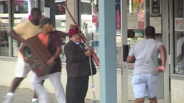 File:Little looter (from shooting).jpg