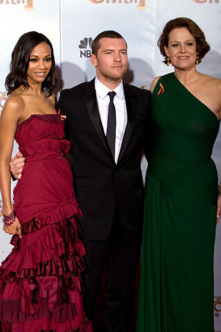File:Gg-10-zoe-saldana-sam-worthington-weaver.jpg