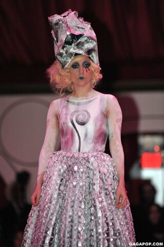 File:Gallery main-lady-gaga-moca-photos-11152009-20.jpg