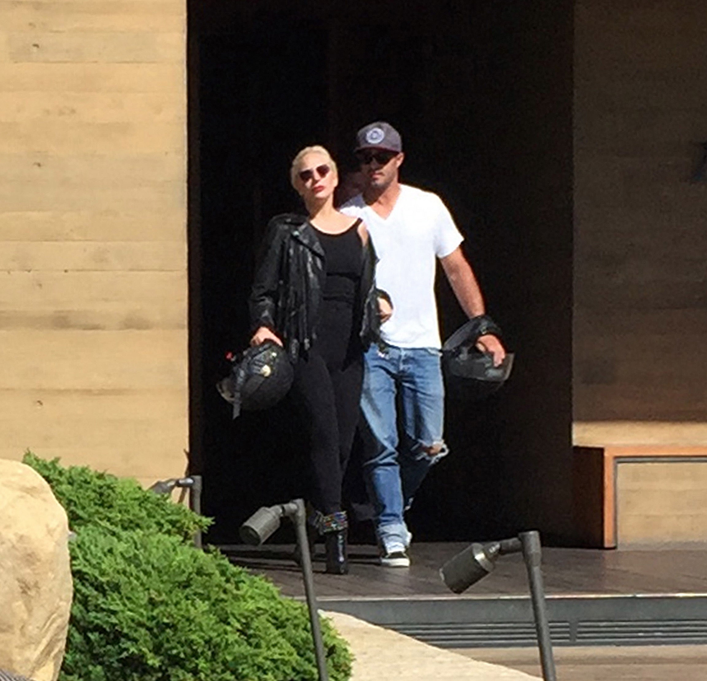 9-6-15_Leaving_Nobu_Restaurant_in_LA_002