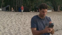 4x04 Jack phone.jpg