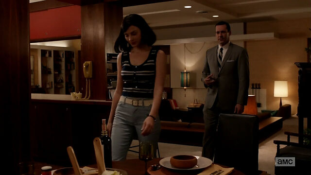 File:6x09 Megan's outfits (02).jpg