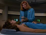 Crusher entdeckt Parasiten in Troi
