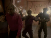 Damar hilft Worf Ezri Flucht