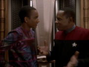 Benjamin Sisko glaubt Kira ist nicht die Richtige für Jake.jpg