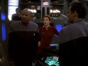 Sisko berichtet vom Besuch des Dominions