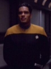 Sternenflottenoffizier Sicherheit 1 USS Voyager 2375 Sternzeit 52136.jpg