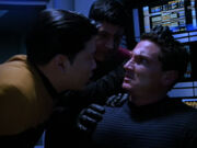 Kim und Chakotay verhören mit Gewalt
