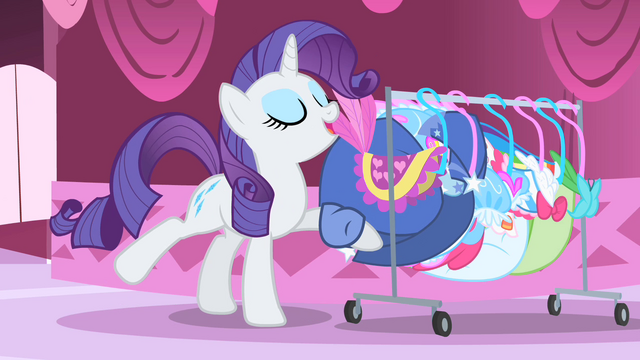File:Rarity displays her work S1E20.png