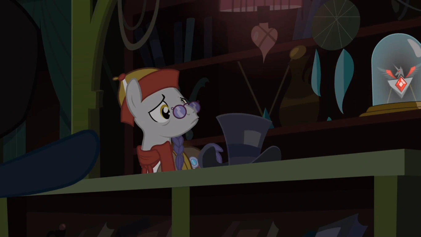 Файл:Trixie pointing at the Alicorn Amulet S3E5.png | Дружба – это Чудо