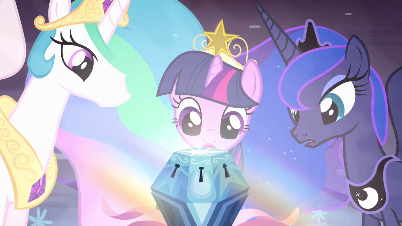Twilight_looking_at_chest_S4E02.png