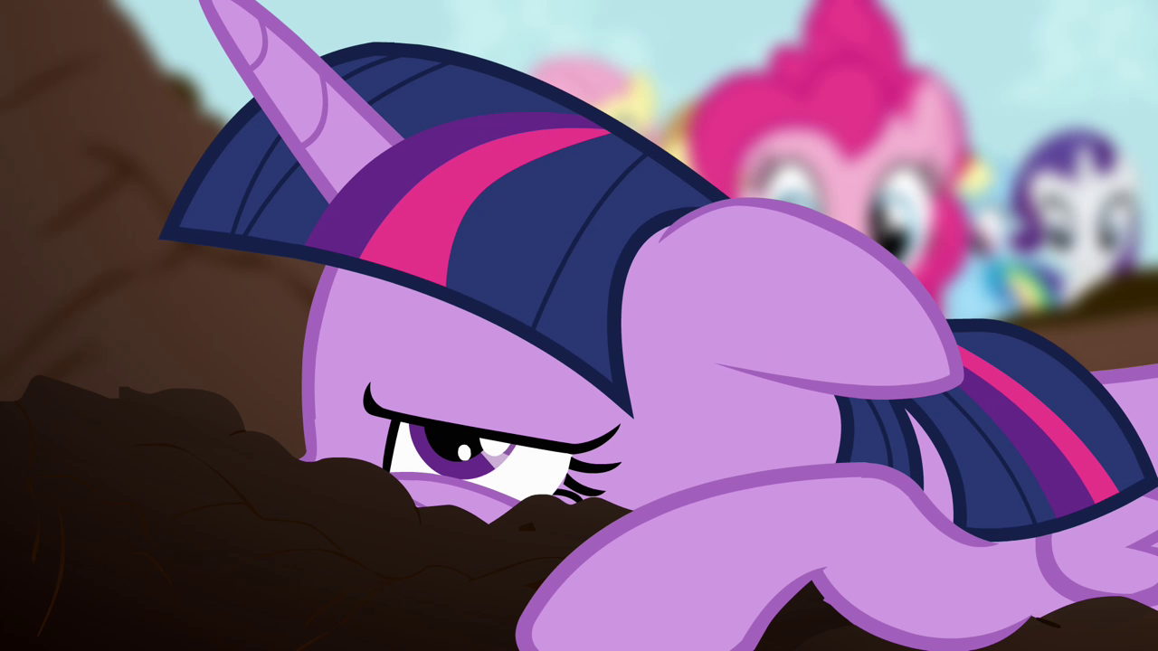 Twilight%27s_face_in_the_dirt_S4E01.png