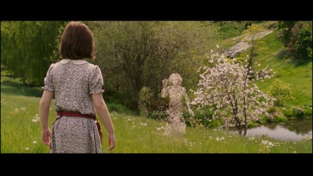 File:NarnianDryadsWaveToLucy.jpg