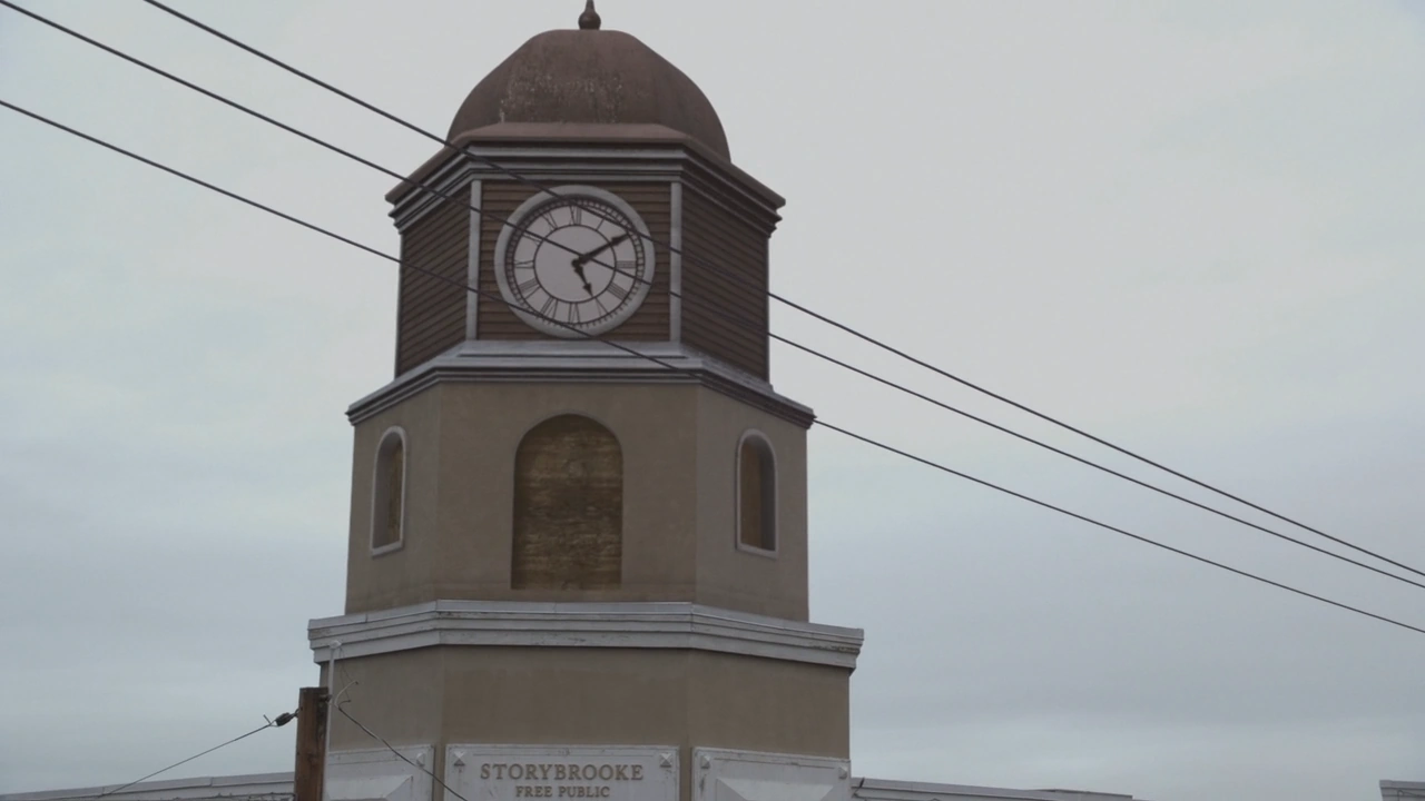 Fichier2x09 tour de l'horloge bibliothèque Storybrooke.png Wiki Once