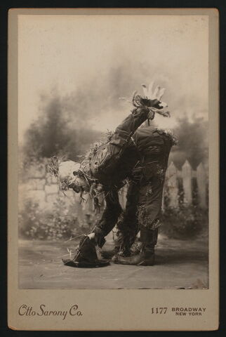 File:Fred Stone as Scarecrow.jpg