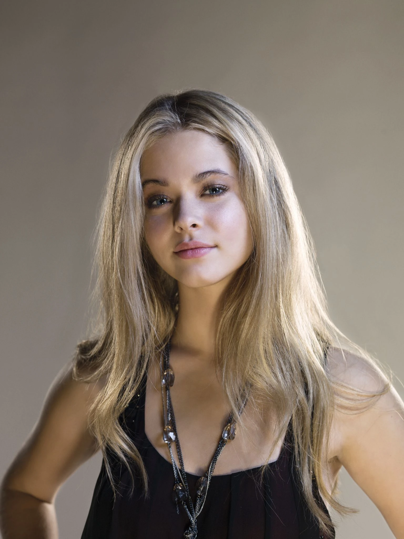 Image Sashapieterse1337815545.jpg Wiki Pretty Little Liars FANDOM powered by Wikia