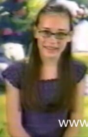Featurette Girl 2