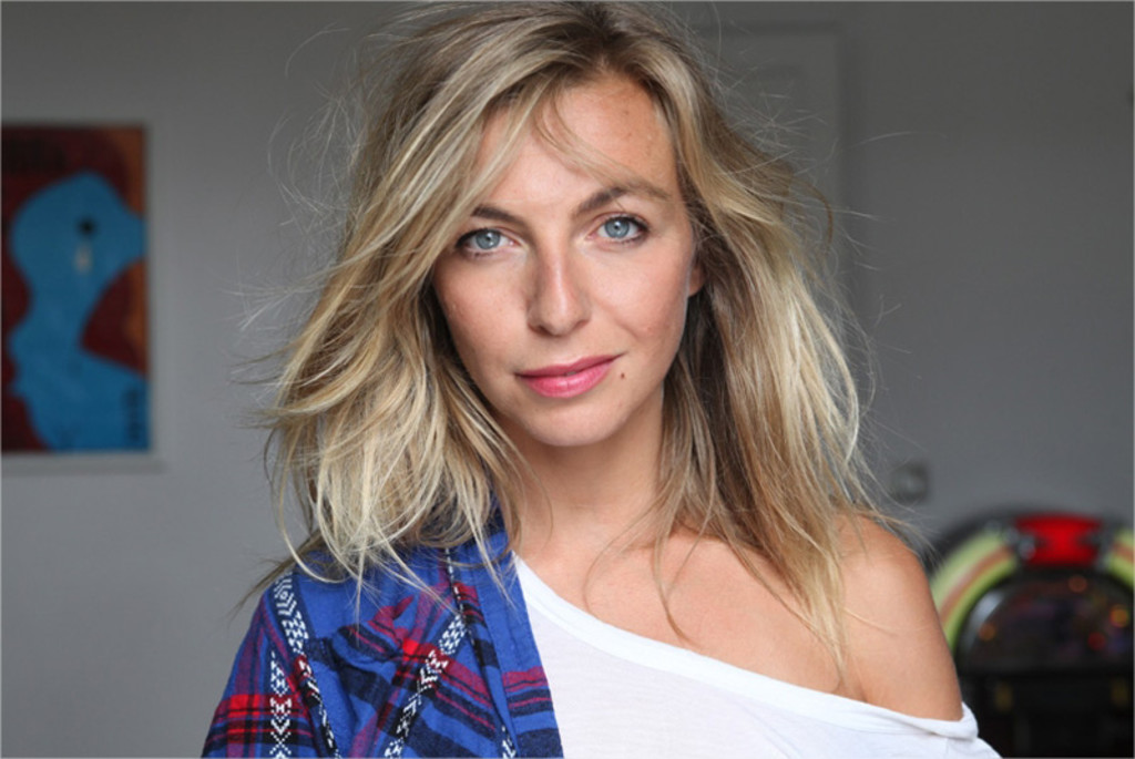 annie bellet wiki fichier am 233 lie etasse photo jpg wiki sc 232 nes de m 233 nages annie bellet wiki fichier am 233 lie etasse photo jpg wiki sc 232 nes de m 233 nages