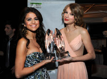 Selena Gomez Taylor Swift Peoples Choice 2011