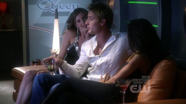 File:Oliver and his womans.jpg