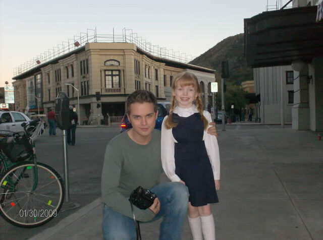 File:Mackenzie Smith and Thomas Dekker.jpg