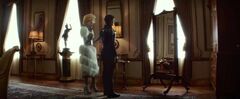 Effie preparando a Katniss.jpg