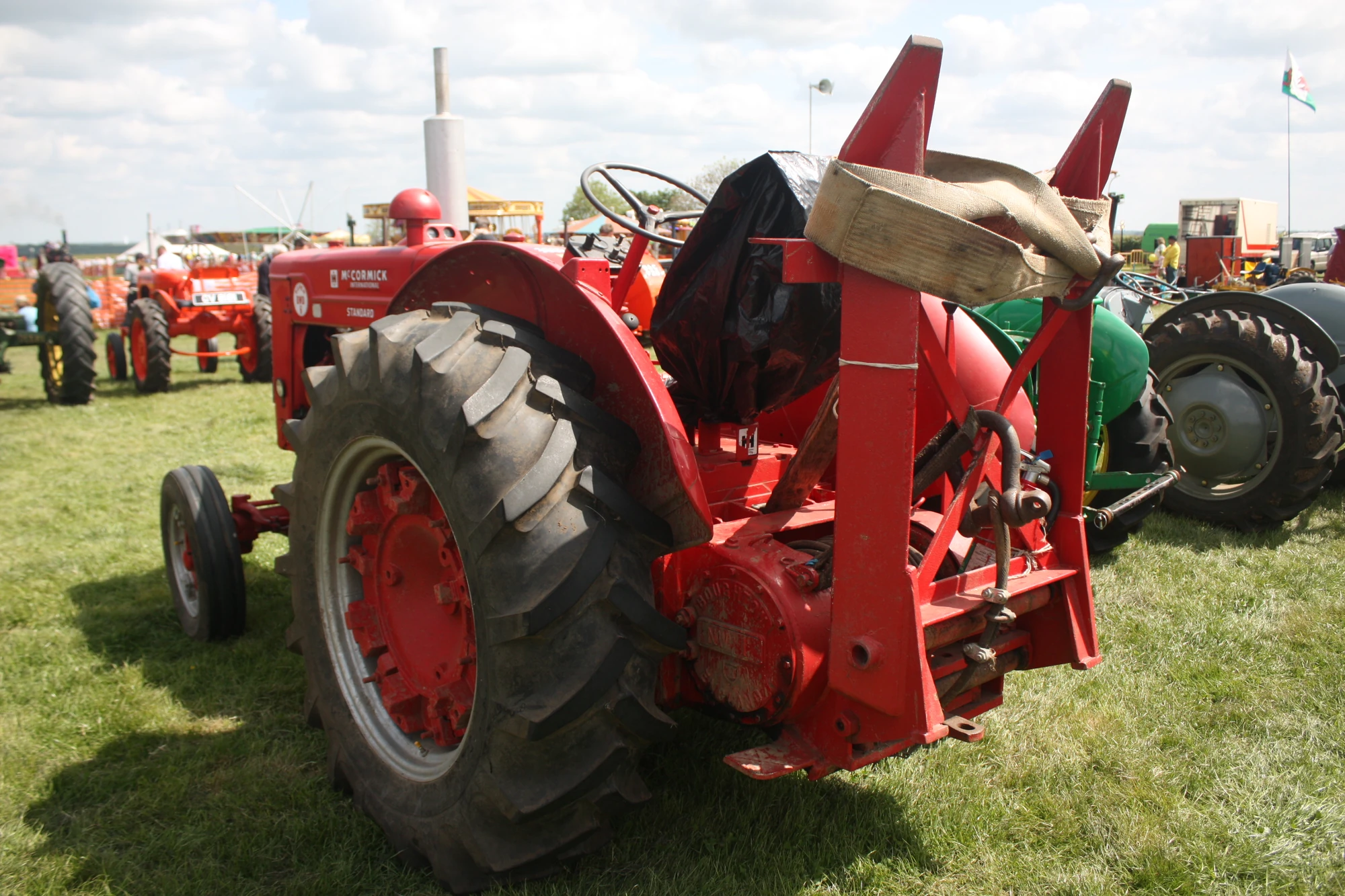 Image Boughton NW 1 winch on a International Super BWD6 IMG 9830.jpg