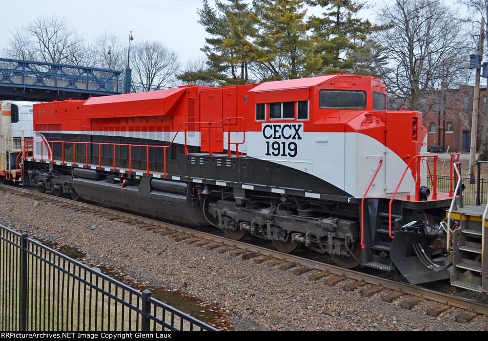 http://vignette3.wikia.nocookie.net/trains-and-locomotives/images/6/66/Cummins_QSK-95_Locomotive_CECX_1919_(SD90MAC-H_rebuild).jpg/revision/latest?cb=20150810025002