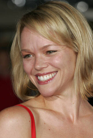 File:Lauren-Bowles holly.jpg