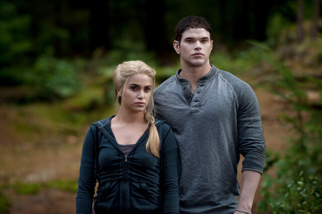 File:Eclipse-emmett-and-rosalie-12858185-800-532-1-.jpg